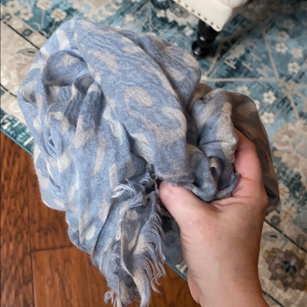 Tissue weight leopard print scarf